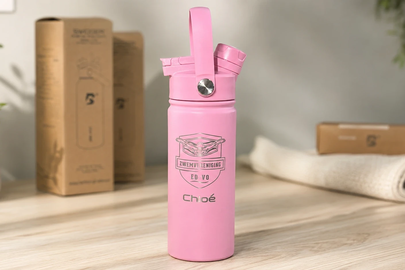 Roze BE FIT SWIGGER met gegraveerd logo en naam voor personalisatie