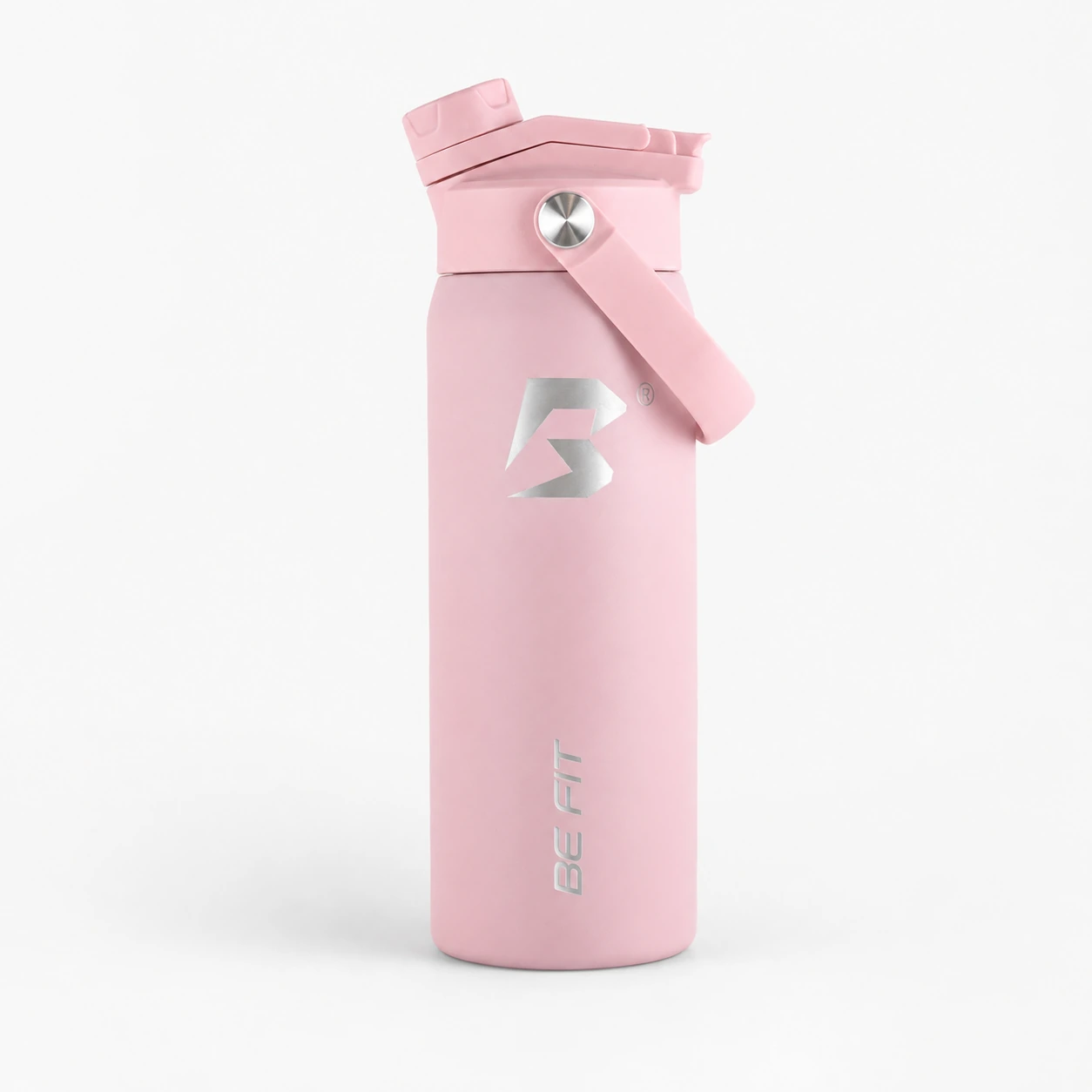 Light Pink BE FIT SWIGGER™ van 710 ml met gesloten FlipTwist™, draaglus en ronde RVS-knop op een lichte studioachtergrond.